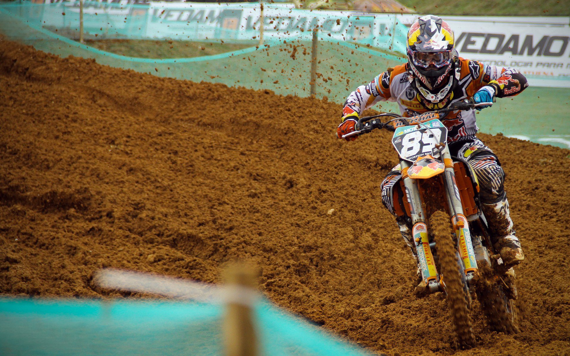 波兰选手再度晋级大赛四强，表现亮眼，波兰6名选手